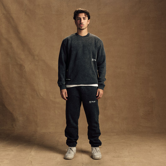 TCK.4 Black Crewneck